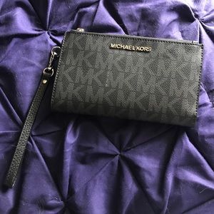 Michael Kors wristlet